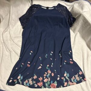 Lace sleeved flowy midi dress